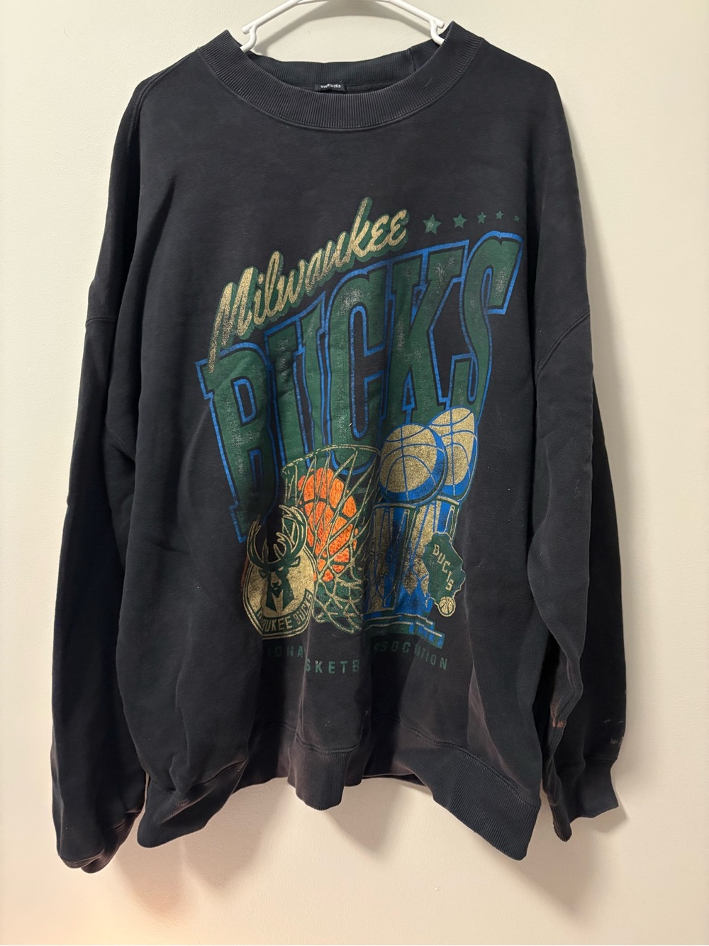 Abercrombie & Fitch Black Milwaukee Bucks Graphic Crewneck